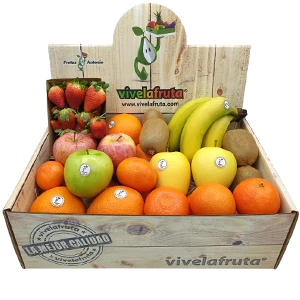 Cesta de 6 kg con frutas frescas de temporada como fresas, manzanas, kiwis, naranjas, mandarinas y plátanos. Ideal para familias y hogares.